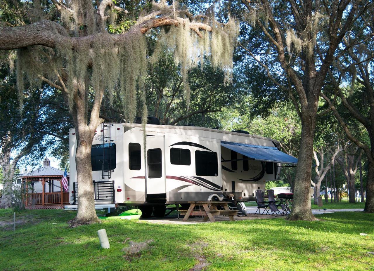 לייק ווילס Camp Mack Lodge, Marina & Rv Resort מראה חיצוני תמונה